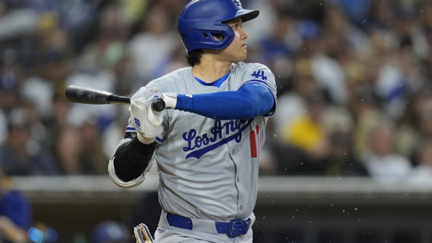 Shohei Ohtani leaves late in Dodgers' win over Padres with back tightness