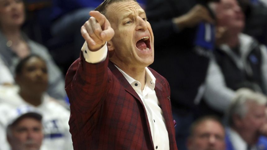 Alabama basketball coach Nate Oats signs new contract, athletic director says