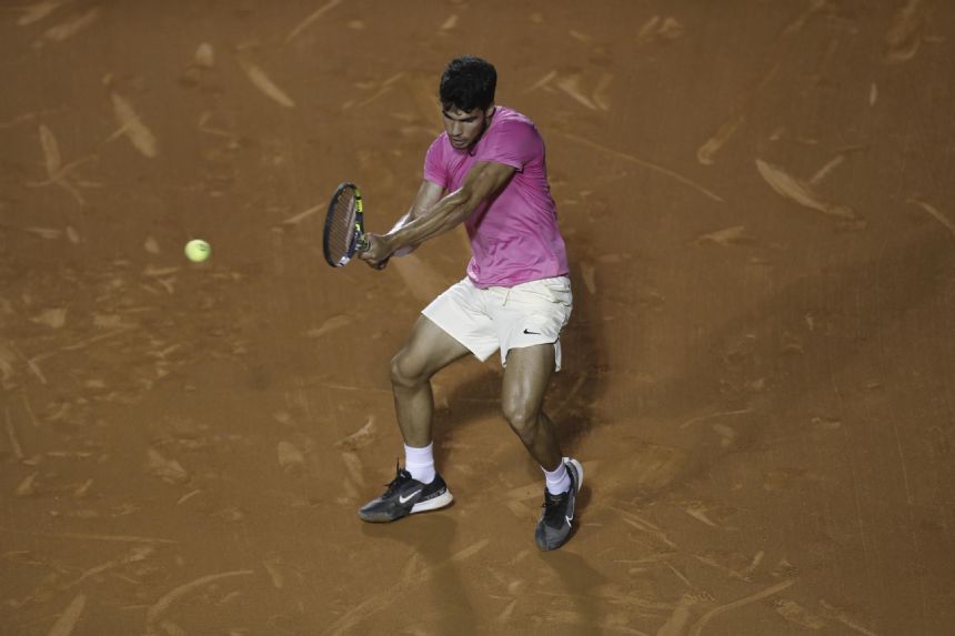 Alcaraz drops set but recovers to beat Fognini at Rio Open