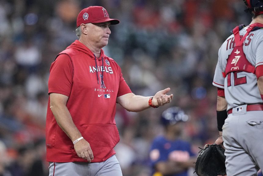 Angels keep Phil Nevin as manager for 2023 on 1-year deal