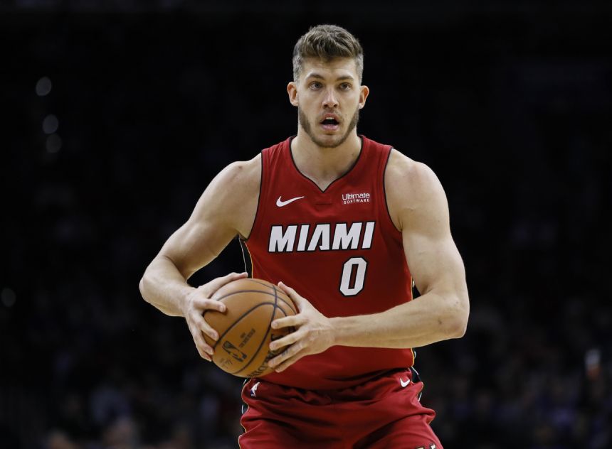 AP source: Bucks give Meyers Leonard chance to resume career