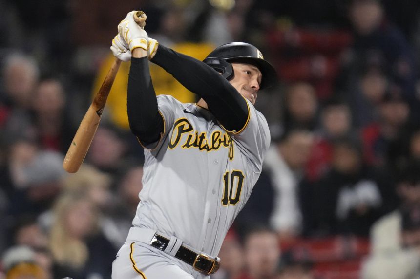 AP sources: Pirates, OF Reynolds agree to 8-year deal