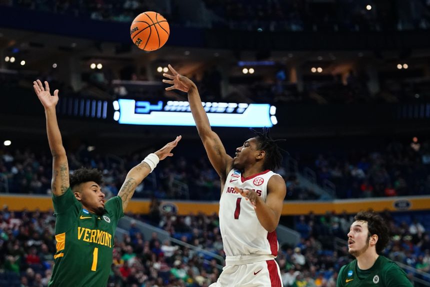 Arkansas hangs on for 75-71 win over 13th-seeded Vermont