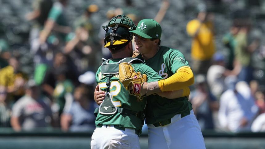 A's score 3 in the 7th inning for a 3-2 win over White Sox, a day after Chicago ended 21-game skid