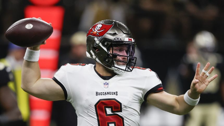 Baker Mayfield has 3 TD passes, ailing Derek Carr ineffective as Buccaneers  top Saints 26-9