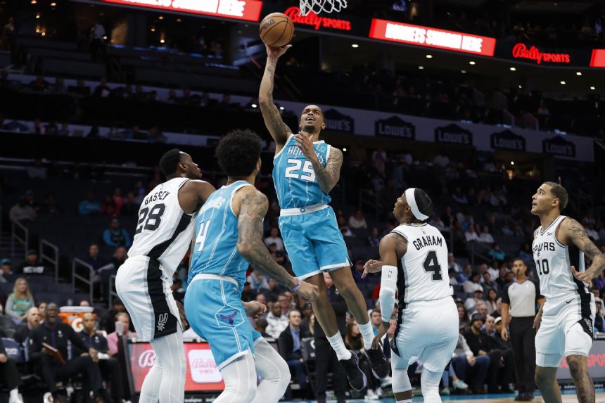 Ball has triple-double, Hornets hand Spurs 14th loss in row