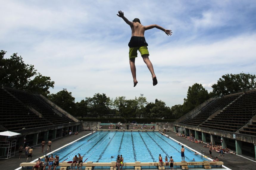 Berlin to let everyone go topless at public swimming pools