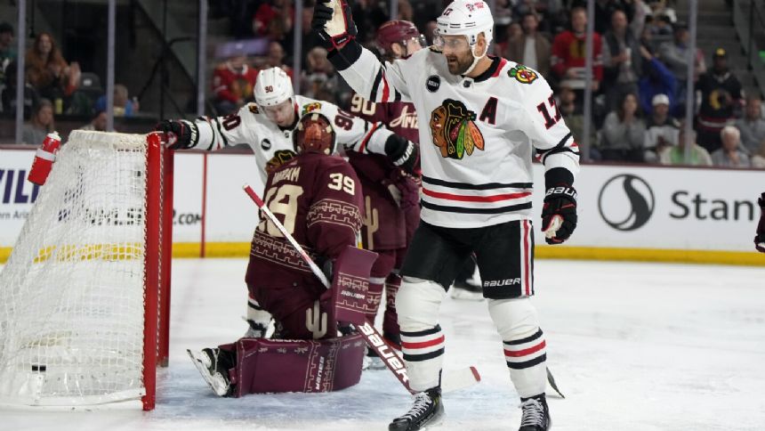 Blackhawks score 4 on power play, beat Coyotes 5-2 to end 22-game road losing streak