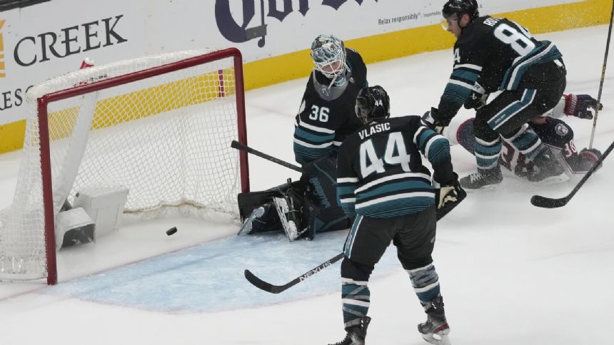 Boone Jenner scores with 12.9 seconds left as Blue Jackets beat Sharks 4-3