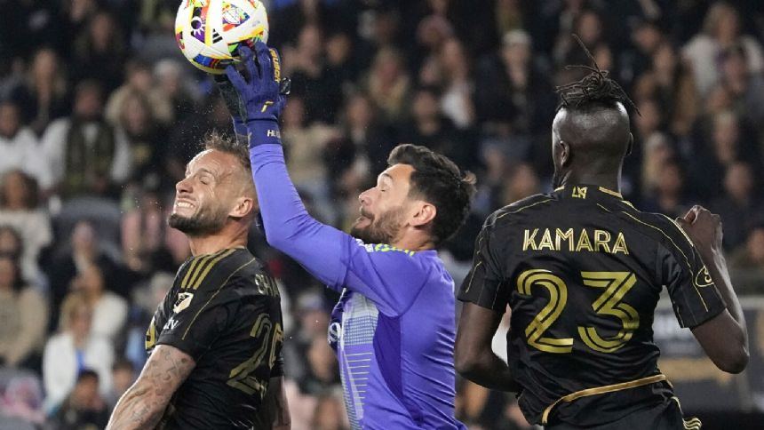 Bouanga, LAFC beat Dallas 1-0, extend win streak to 5 games -- all shutouts