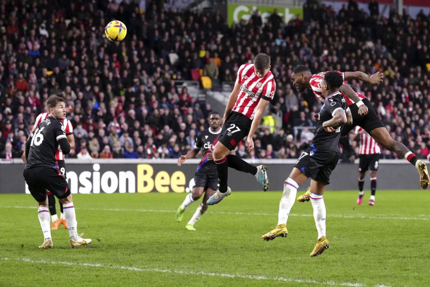 Brentford salvages 1-1 draw vs. Palace on Janelt's late goal