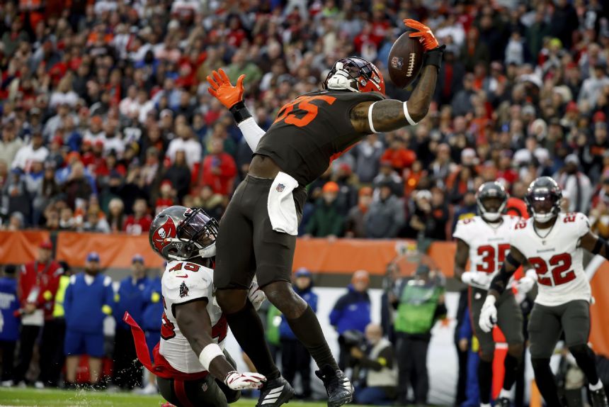 Browns TE Njoku to miss game in Houston due to knee injury - Friday ...