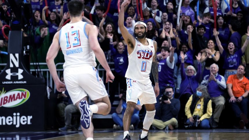 Buie scores 29 as Northwestern beats No. 10 Illinois 96-91 in overtime