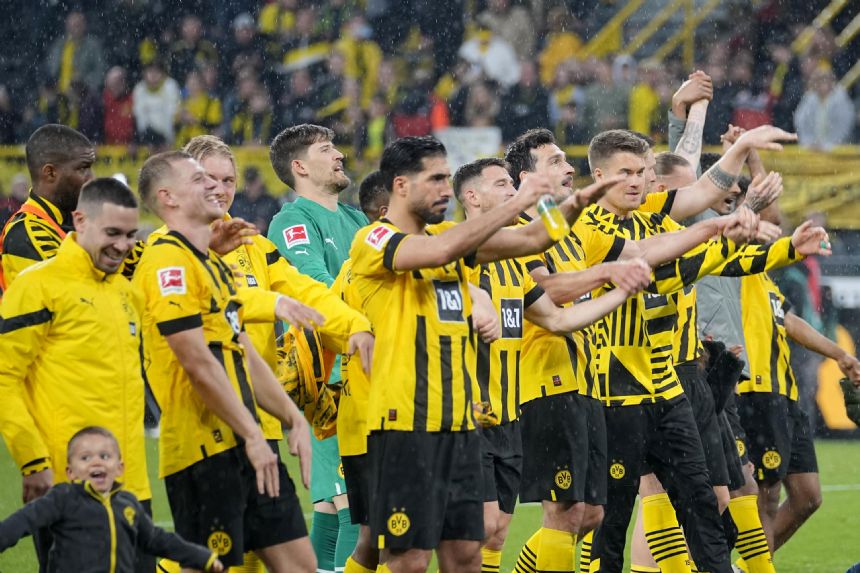 Bundesliga title race heats up with Dortmund top, not Bayern