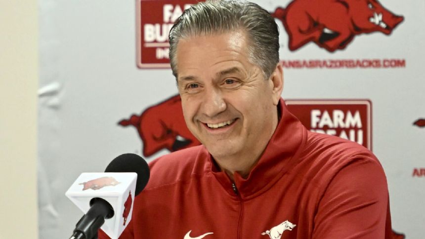 Calipari, new-look Arkansas stirring up excitement as Hall of Fame coach approaches his debut season