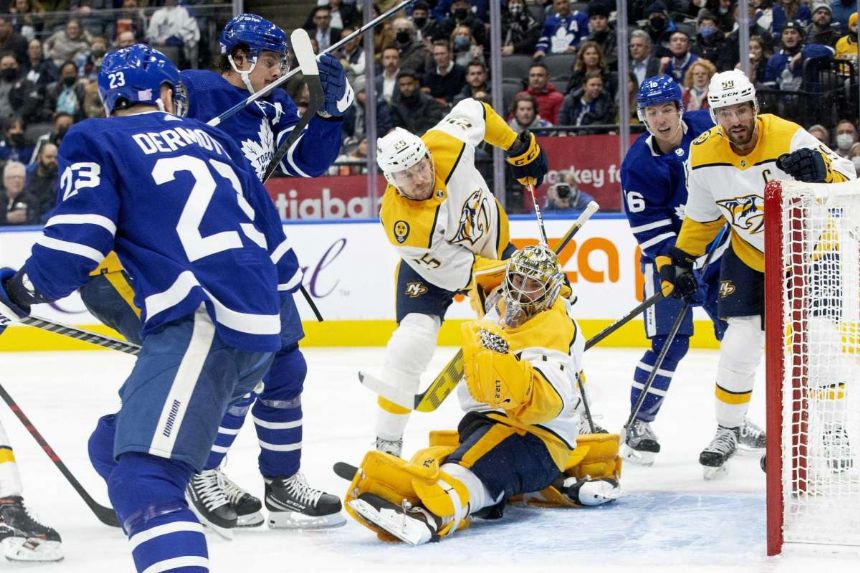 Campbell logs third shutout in Leafs' 3-0 win over Predators