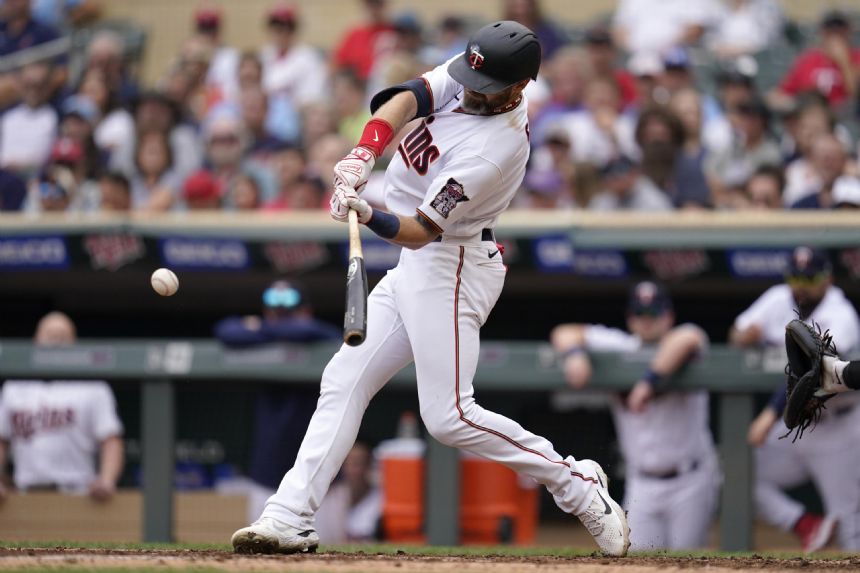 Cave's homer, 4 RBIs help Twins complete sweep of Giants