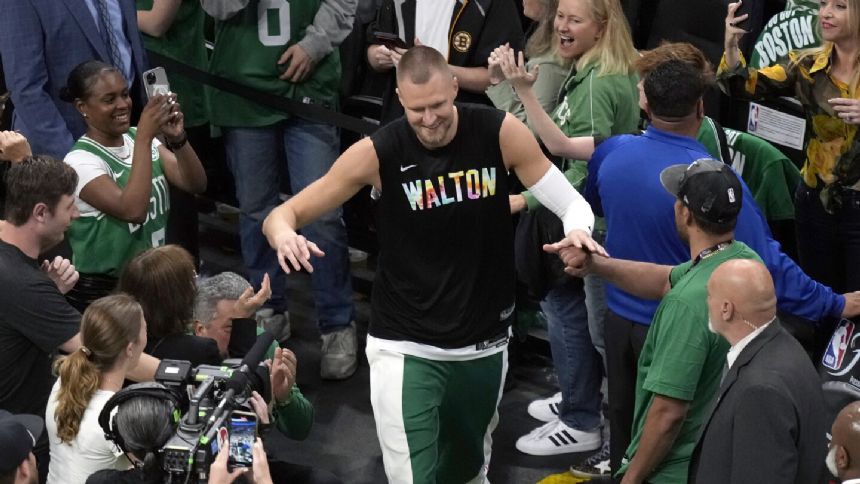 Celtics pay tribute to 1986 champion Bill Walton before Game 1 of the NBA Finals against Dallas