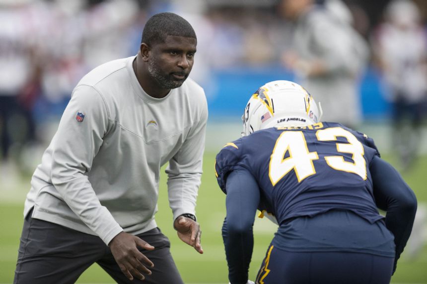 Chargers promote Derrick Ansley to defensive coordinator