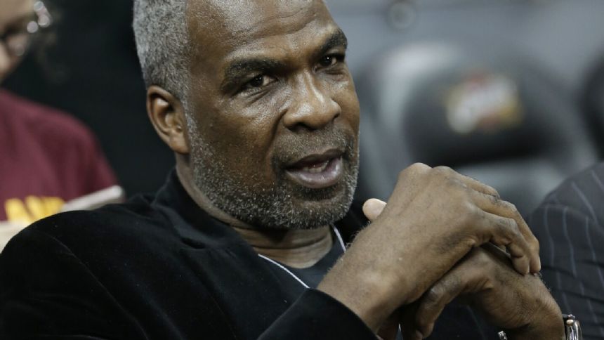 Charles Oakley declines invite to MSG as long as James Dolan is in charge