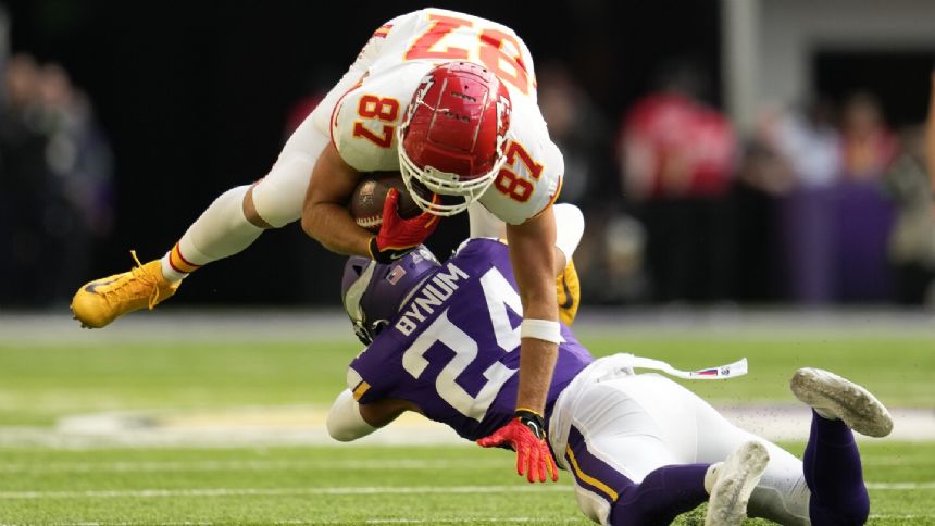 Chiefs Star Travis Kelce Leaves Game Vs Vikings With Right Ankle Injury ...