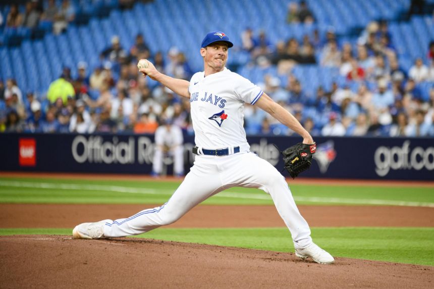 Chris Bassitt pitches 2-hitter to lead Blue Jays past Braves 3-0