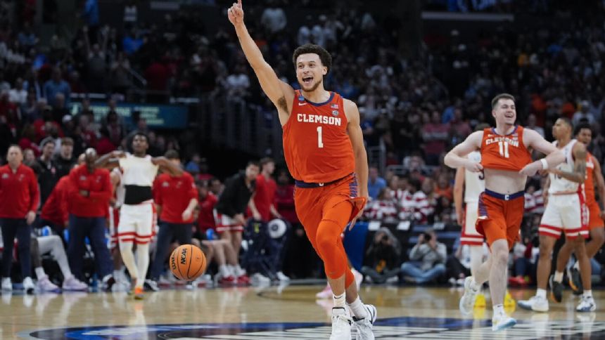 Clemson reaches the Elite Eight for the first time since 1980, beating Arizona 77-72