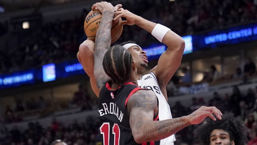 Coby White scores 22 points, Bulls pull away to beat Spurs 114-95