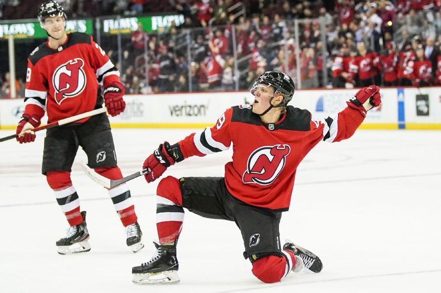 Devils overwhelm Blue Jackets 7-1, Vanecek wins 3rd straight