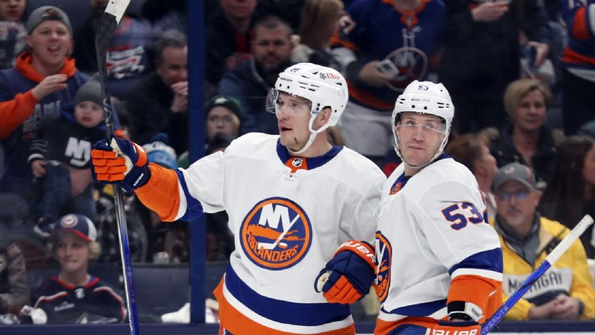 Dobson scores go-ahead goal, Islanders beat Blue Jackets 4-2 to keep playoff hopes alive