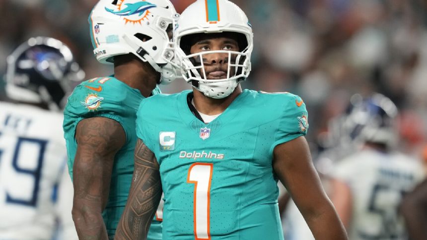 Dolphins Need To Make Sure Collapse Against Titans Doesn't Turn Into A ...