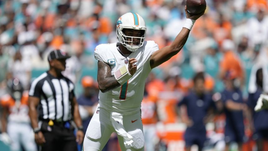 Raheem Mostert player props odds, tips and betting trends for Week 9, Dolphins vs. Bears