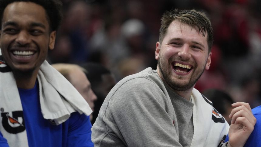 Doncic scores 27 to fall short of extending streak of 30-point triple-doubles as Mavs rout Bulls