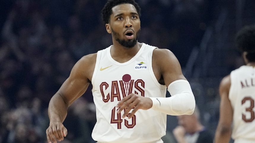 Donovan Mitchell scores 29 as rolling Cavs improve to 14-1 in last 15 with 136-110 win over Kings