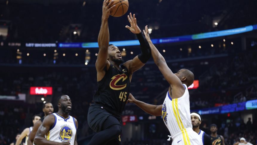 Donovan Mitchell scores 31 points, Cavaliers beat Warriors to end 16-game series skid
