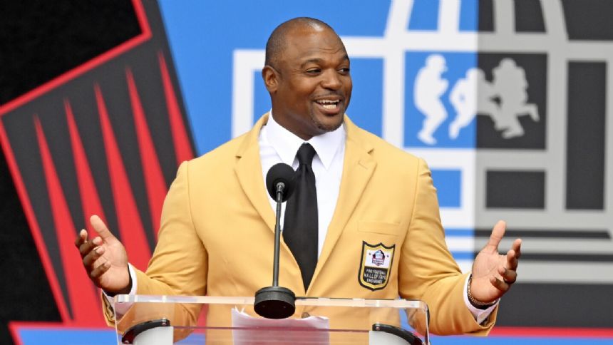 Dwight Freeney is first of 7 players enshrined in the Pro Football Hall of Fame