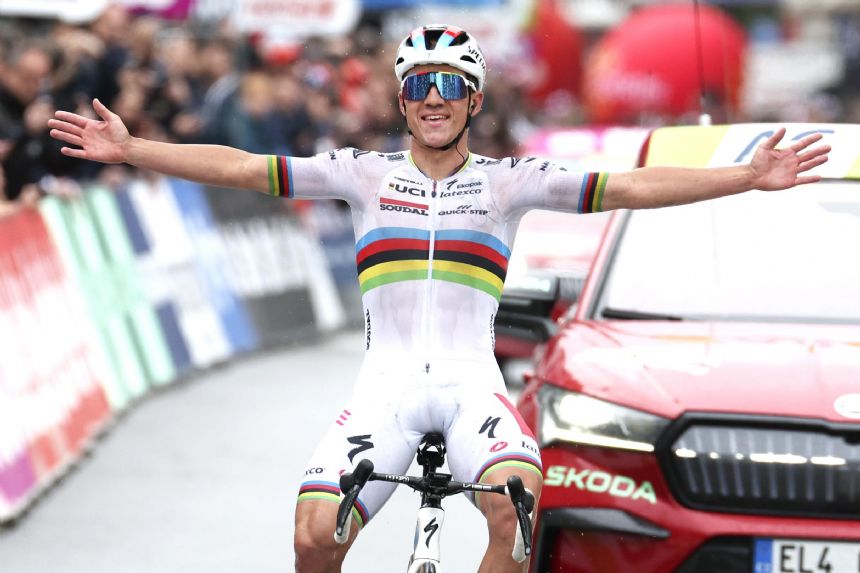 Evenepoel and Roglic favorites for upcoming Giro d'Italia