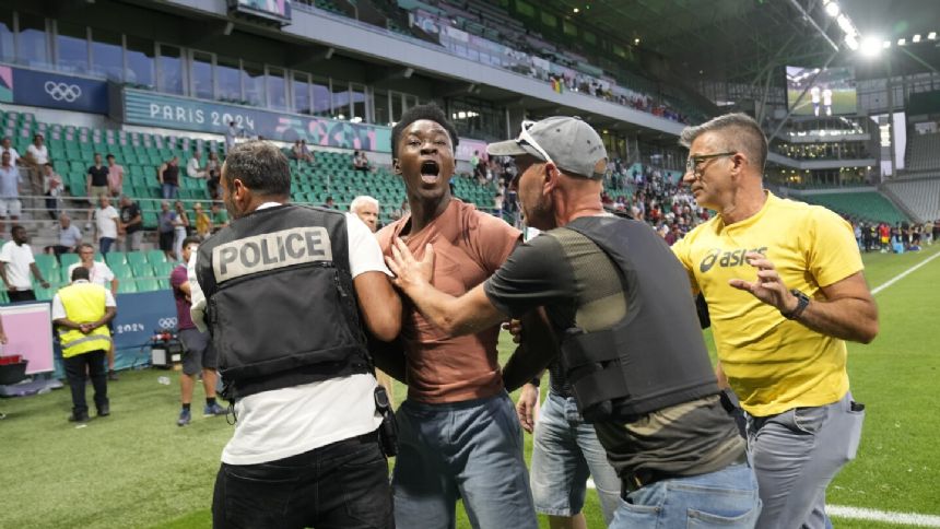 Fan gets on field at US game in another security incident at Olympic men's soccer