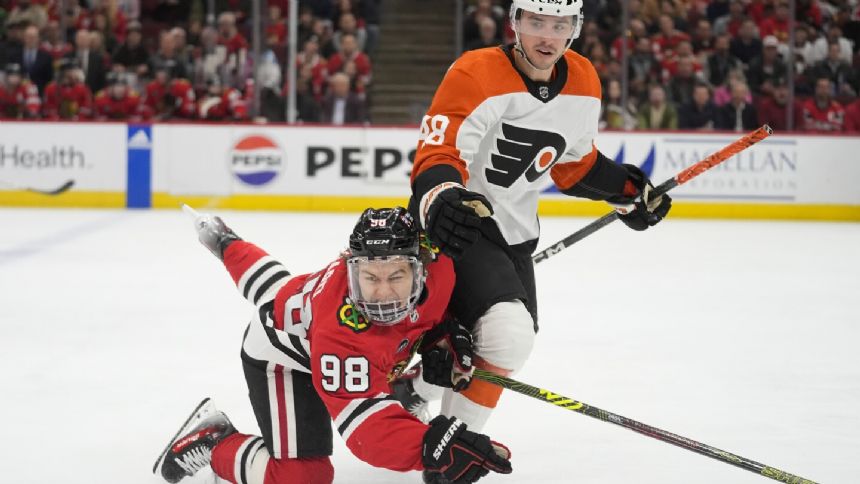 Flyers improve to 5-1-1 in last 7, beating NHL-worst Blackhawks 3-1