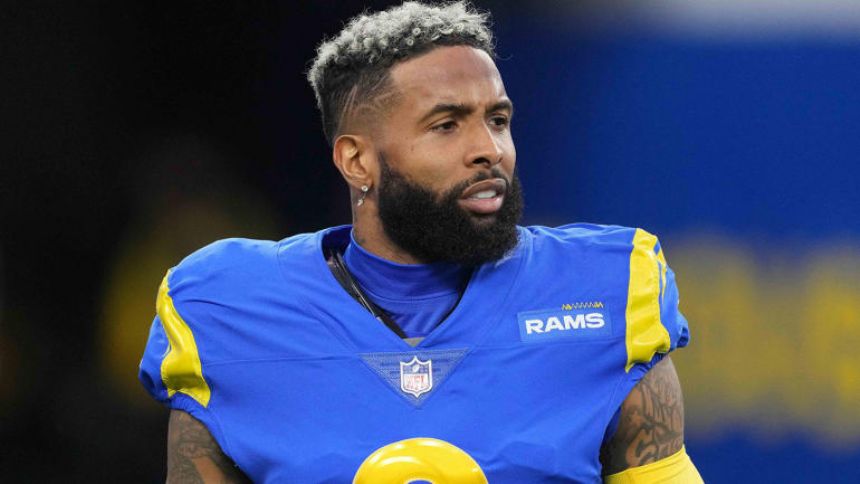 Free agent Odell Beckham Jr. appears at Rams-Bills opener hoisting Lombardi Trophy, wearing L.A. colors