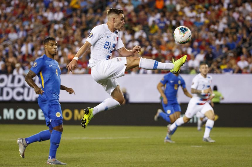 Galaxy sign midfielder Tyler Boyd to 1-year contract