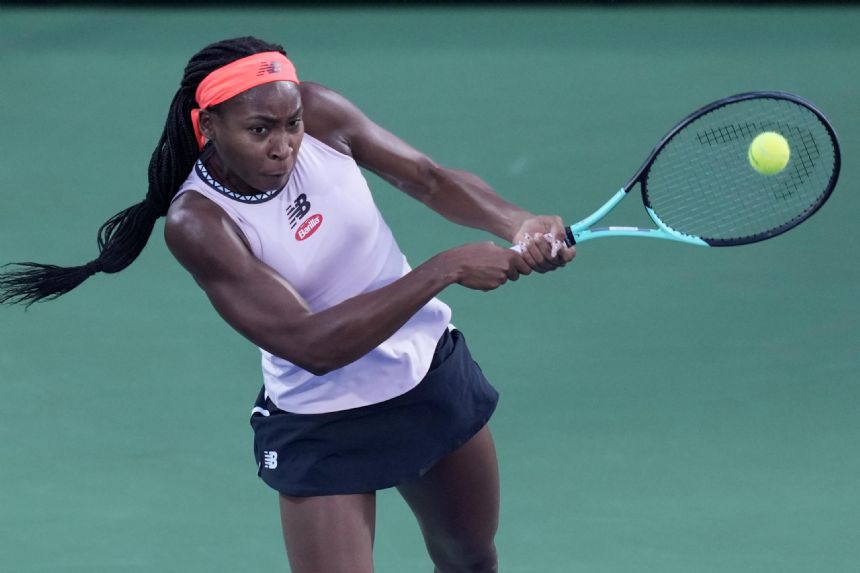 Gauff win sets up Swiatek match in Dubai, Sabalenka loses