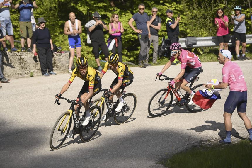 Geraint Thomas celebrates his 37th birthday by retaining Giro lead; Roglic into 2nd