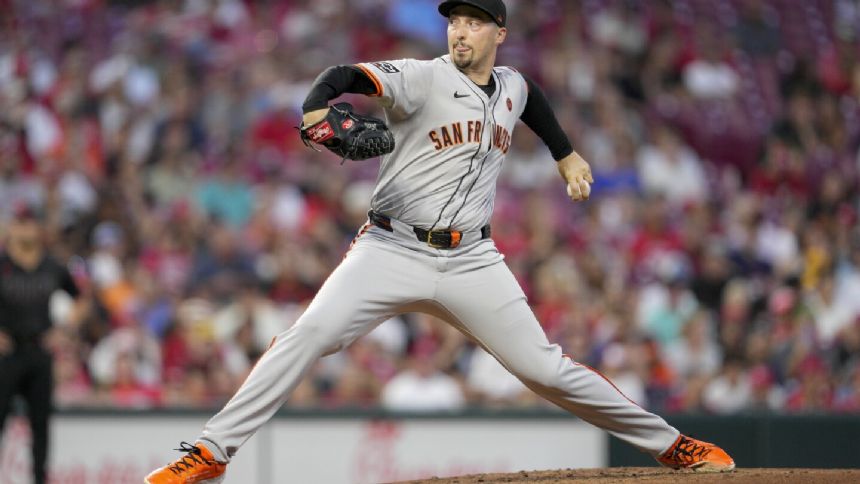 Giants left-hander Blake Snell has no-hitter through 8 innings against the Reds