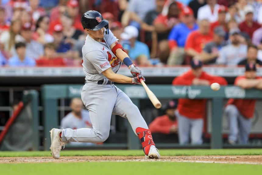 Goldschmidt hits 2 HRs as Wainwright, Cardinals beat Reds 8-5