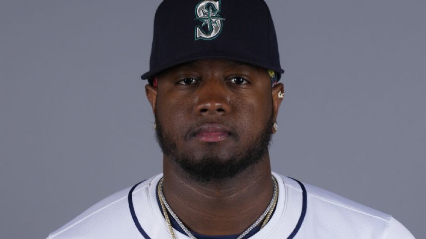 Gregory Santos back on mound for the Mariners. Their new reliever may not be ready for season opener
