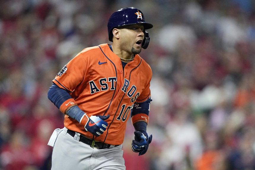 Gurriel, Iglesias agree to minor league deals with Marlins