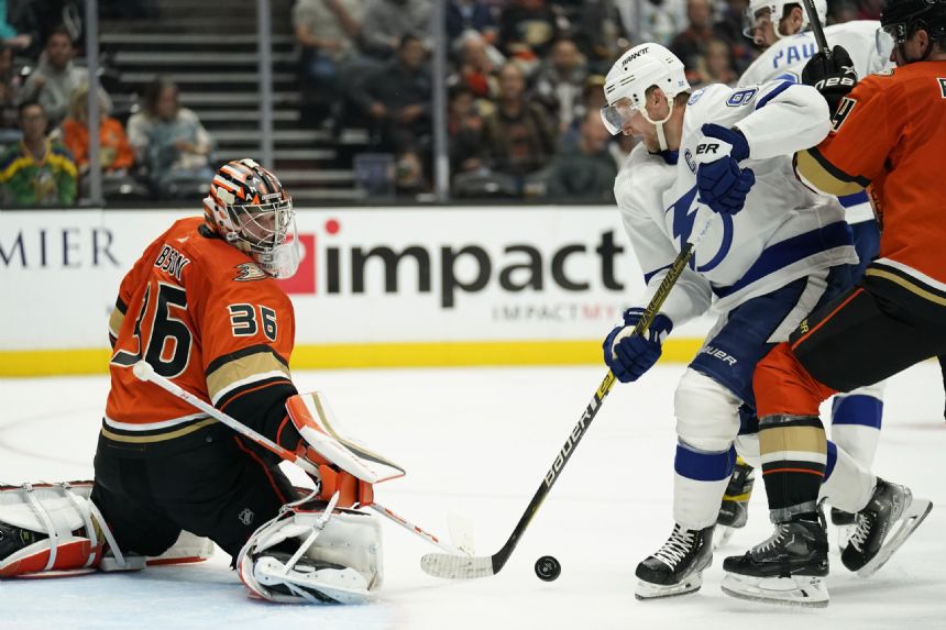 Hagel's late power play goal sends Lightning past Ducks, 4-2