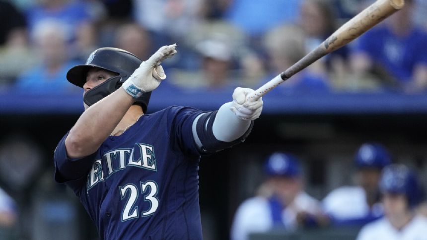 Hernandez hits sacrifice fly in the eighth to break a tie, Mariners edge Royals 6-5