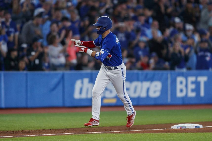 Hernandez homers twice, Jays win 9th straight over Red Sox